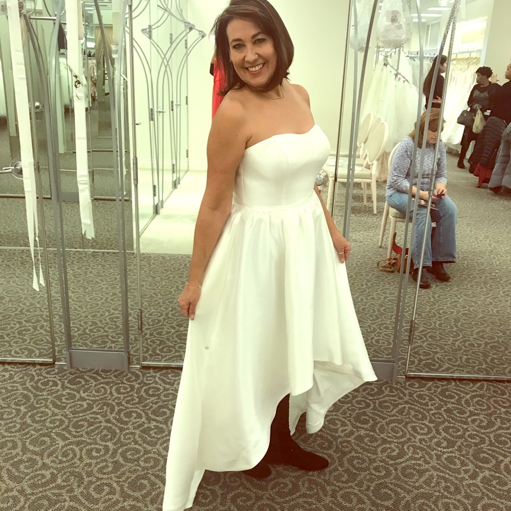 Beautiful & Fun High-low Ivory Bridal - used once